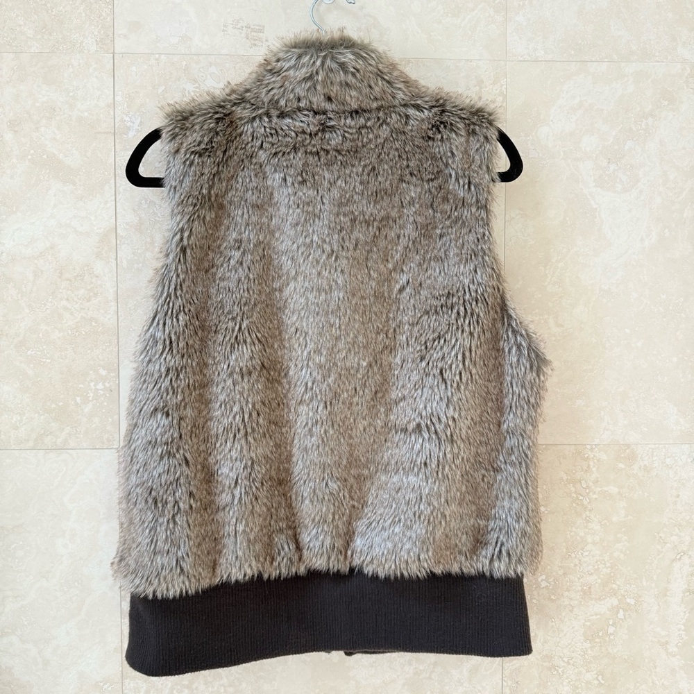 Charlotte Russe Faux Fur Vest Large L Brown Gray Zip Up Ribbed Hem EUC - Picture 3 of 4